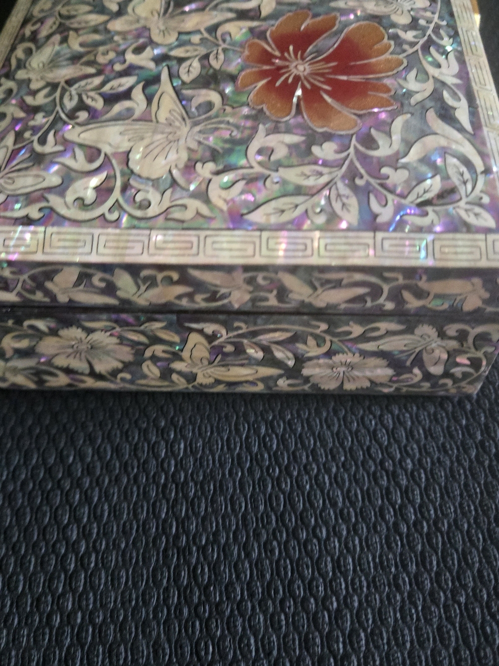 Mother of Pearl Floral Inlay Jewelry Box - Iridescent Purple Accents - Picture 8 of 12